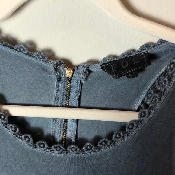 Francesca's navy blue flowy tank top (M) - Picture 3 of 3